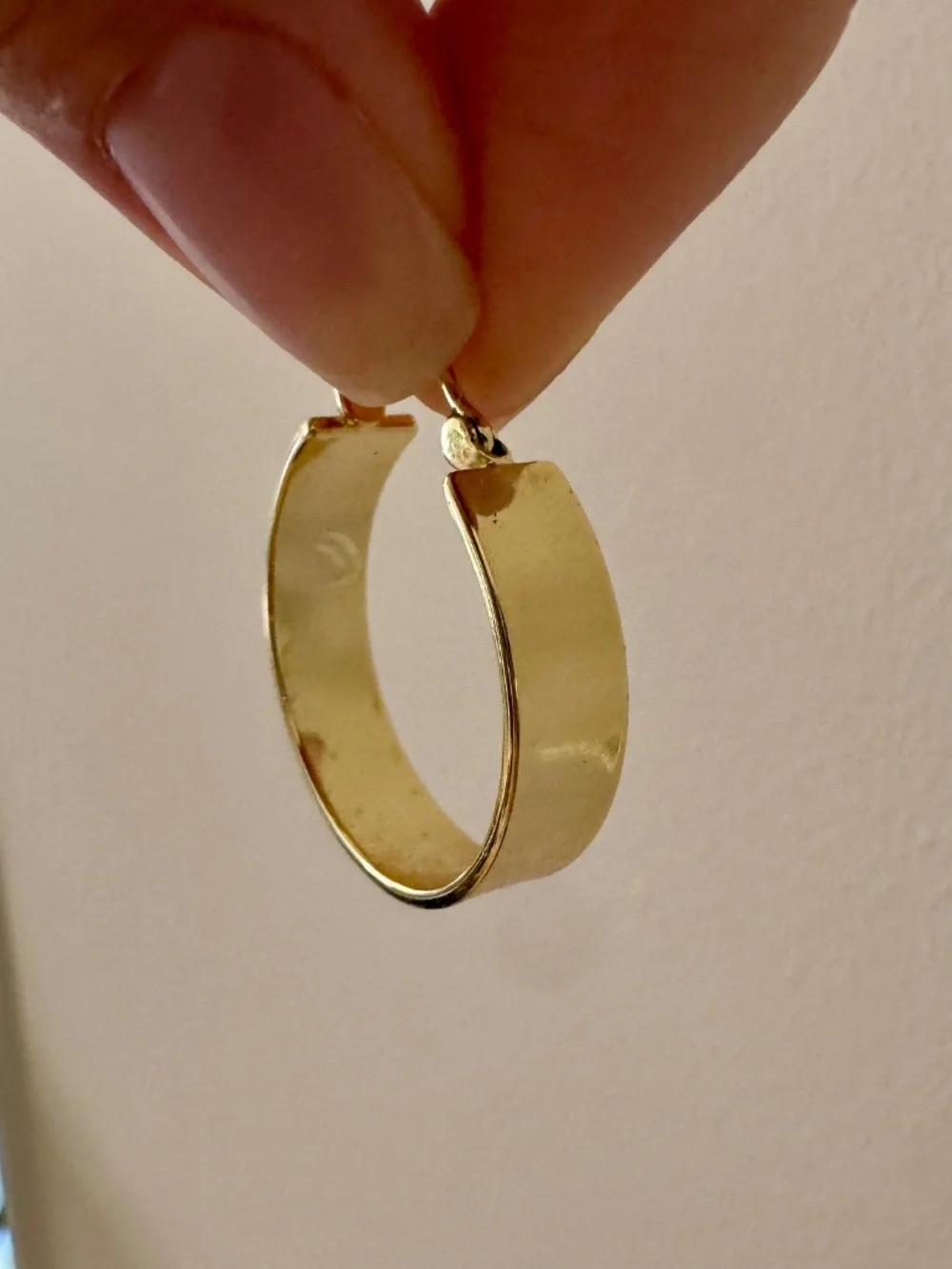 ISO Gorjana Jax Small Hoops - Gold - Picture 4 of 4